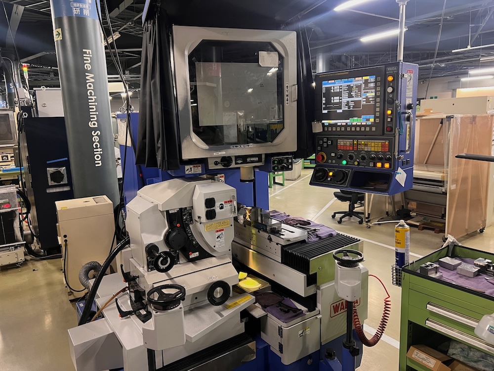 プロファイル研削盤